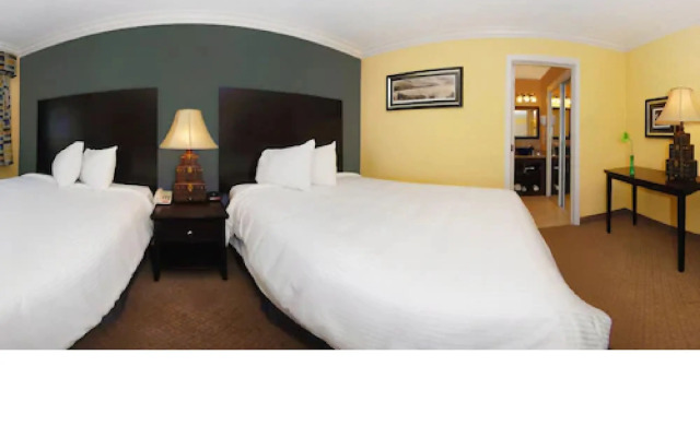 Solaire Inn & Suites