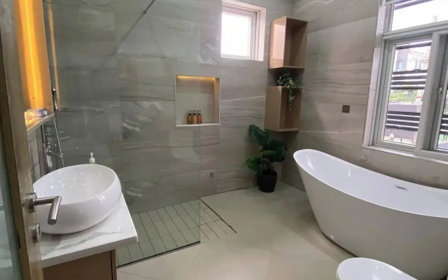 Adna Hotel