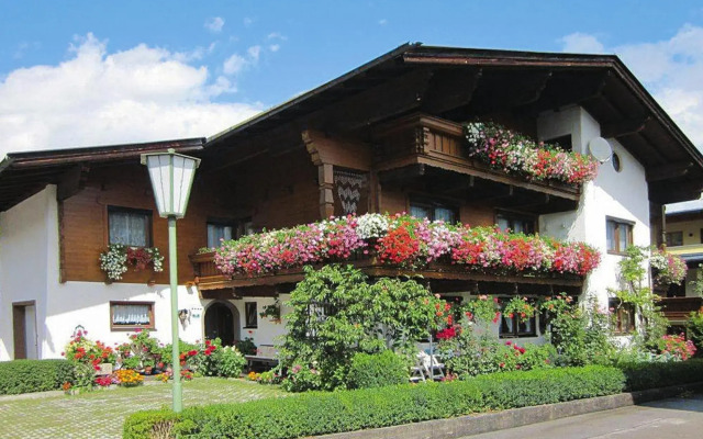 Apartment in Fügen with parking space