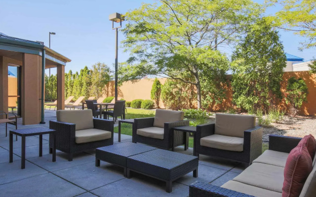 Courtyard Flint by Marriott