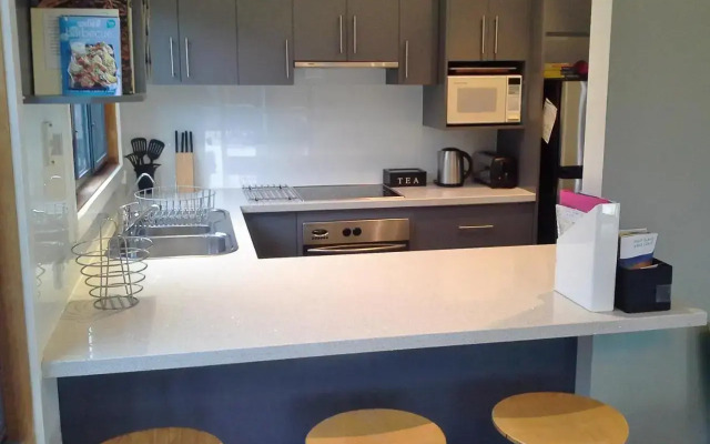 Bay Breeze Holiday Home