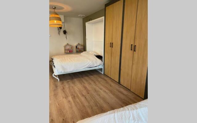 Warm welkom! Zeer ruime privé studio met tuin