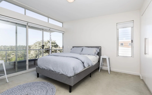 Sydney Seaside Contemporary Executive Living