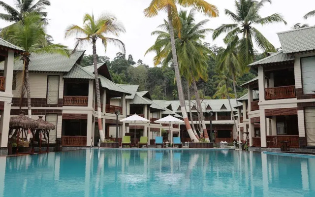 Sandyy Wavess Beach Resort