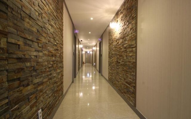U & Songdo Hotel