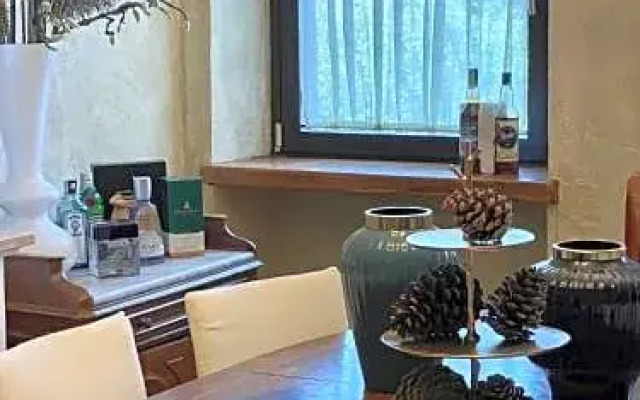 A14 Pietrasanta La Dama del Bosco