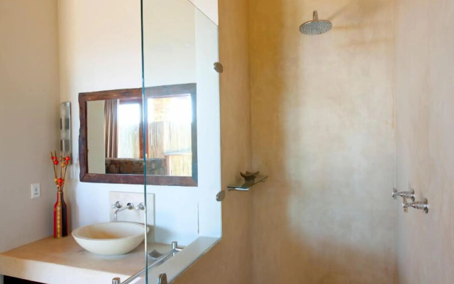 Tamodi Lodge and Stables