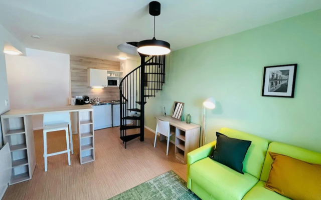 We Live In R - Duplex 504