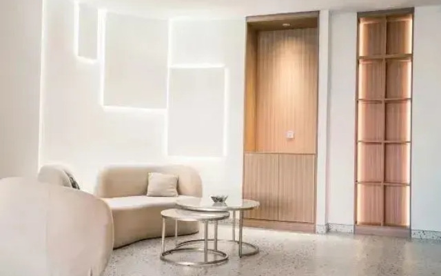 Xilinhot Yiyi Luxury Hotel