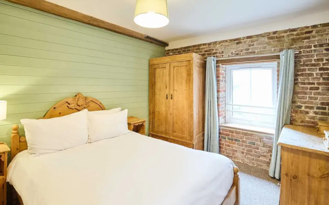 Host Stay West Barn