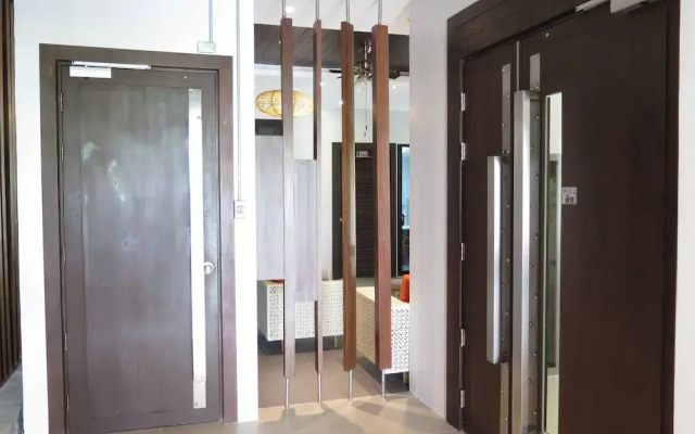 Pool Front Sexy Studio Fully Furnished Apartment