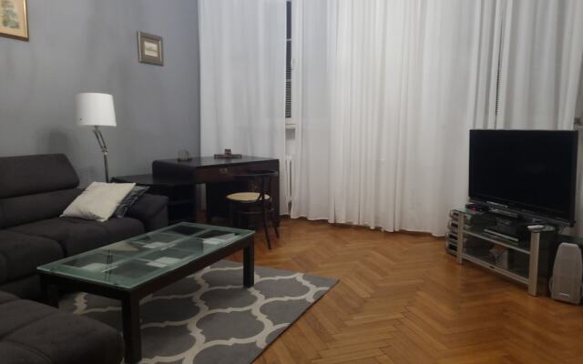 Apartment Near Royal Castle by Renters