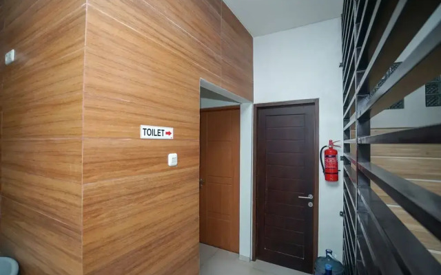 Oyo 932 Griya Mas Residence Syariah