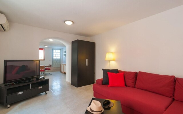 Nice Home in Pucisca With 2 Bedrooms and Wifi