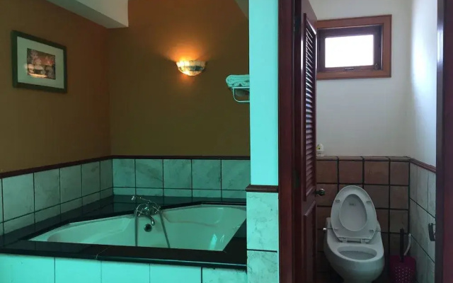 Cmk & Private Water Chalet