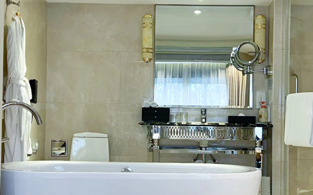 Crowne Plaza Zhengzhou by IHG