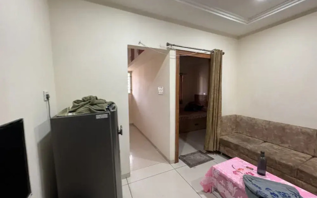 Home Escape 1bhk near Bombay Hospital