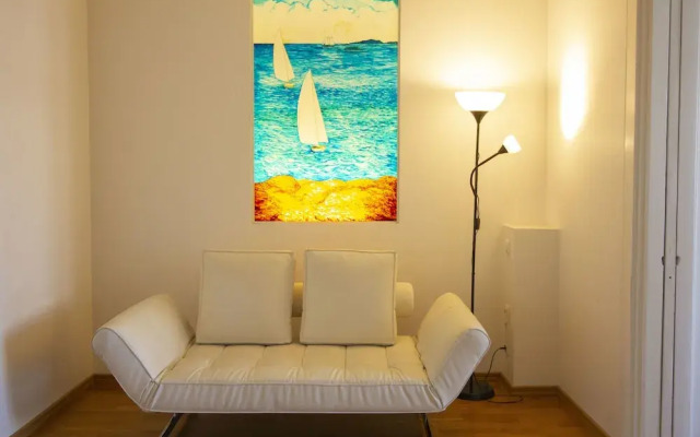 2ndhomes Stunning Top Floor Residence with 2BR & Sauna