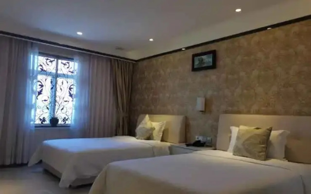 Lucky 8 Hotel