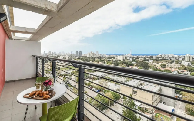 Studio apt w balcony and Kitchen