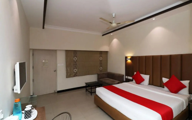 Grand Hotel by OYO Rooms