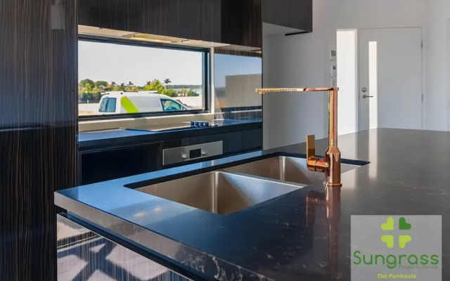 The Peninsula at Hope Island