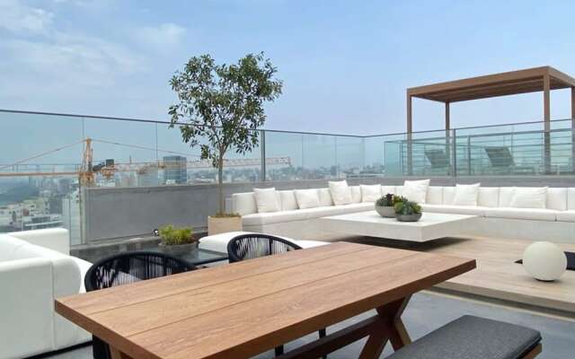 W Loft With Balcony in Luxury Building Barranco