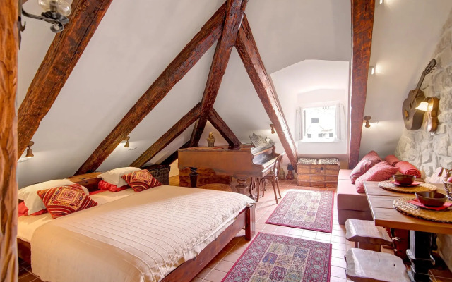 MAIN CENTRAL SQUARE guest house