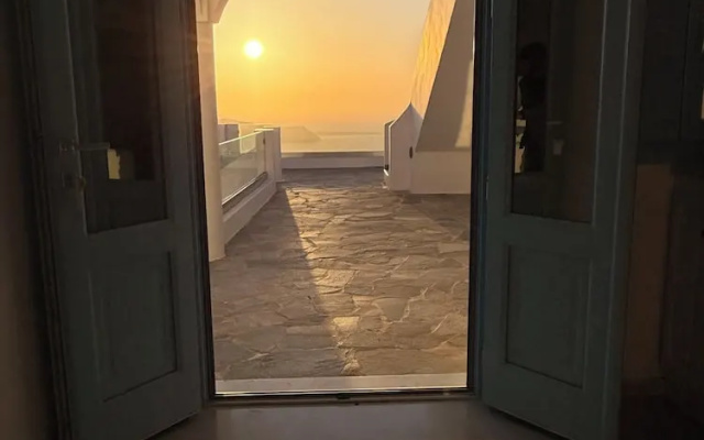 Santorini Theasis Suites