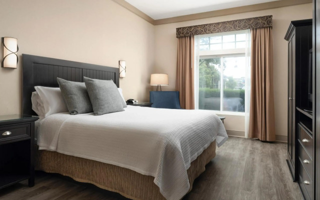 West Inn & Suites