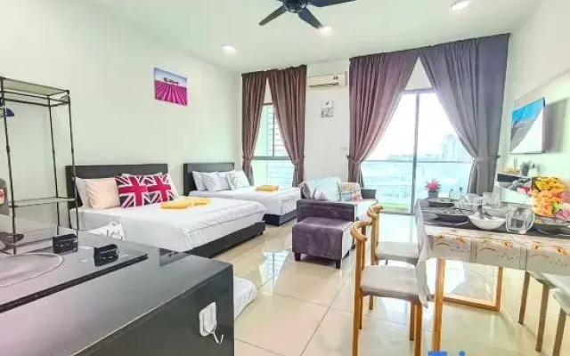 Homely Cybersquare Ensuite with Skyline View #CS5