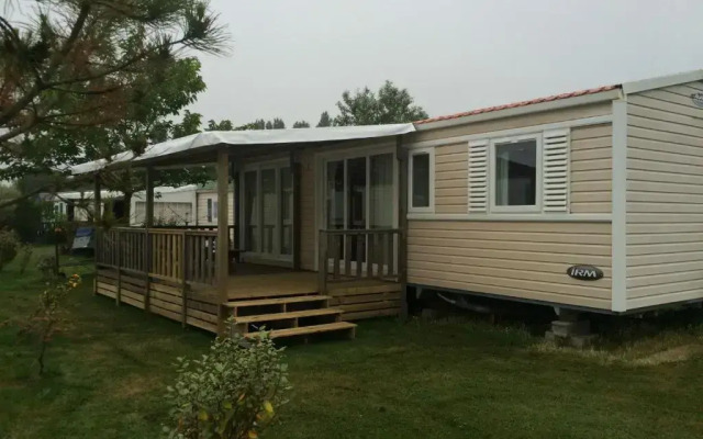 Mobil Home Dans Camping Mussonville