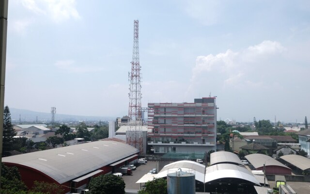 Homey 2Br At Suites @Metro Apartment