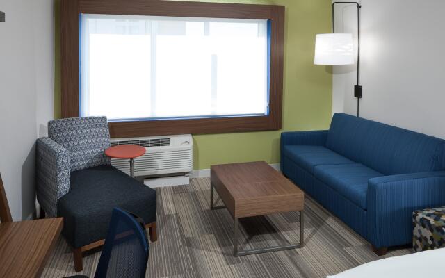 Holiday Inn Express & Suites Orlando at SeaWorld, an IHG Hotel