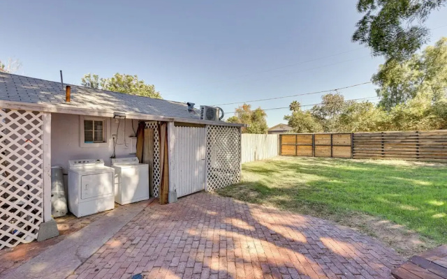5 Mi to Dtwn: Pet-friendly Phoenix Studio w/ Yard