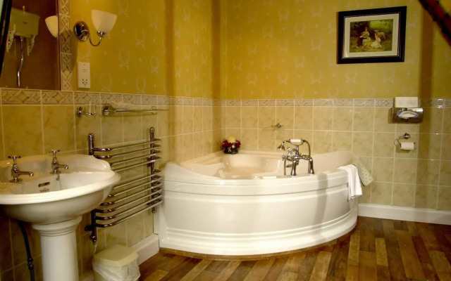 Atholl Arms Hotel