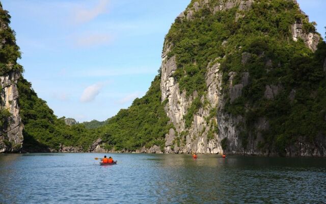 Halong Sapphire Cruise