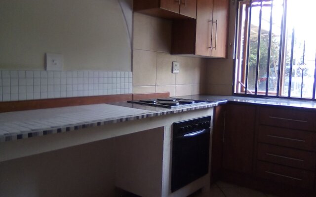 Private Garden Apartment