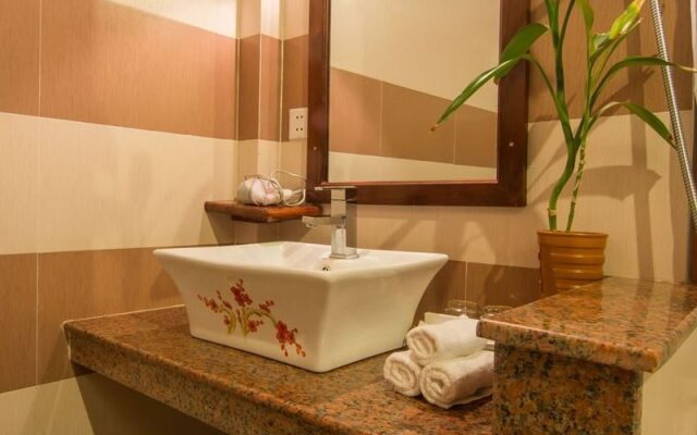 Golden Chenla Hotel and Restaurant