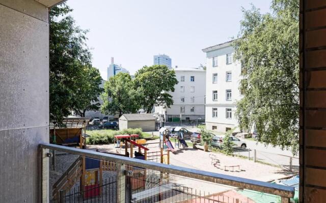 Central apartments, Quiet with Free Parking and AC.