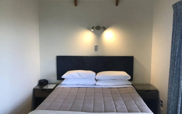 Bay Cabinz Motel