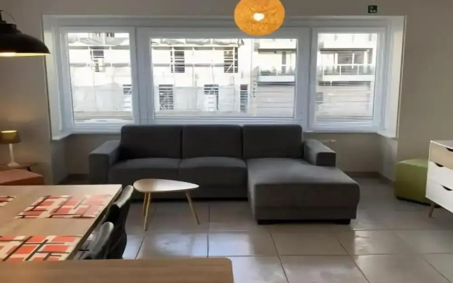 Modern Beachside Apartment