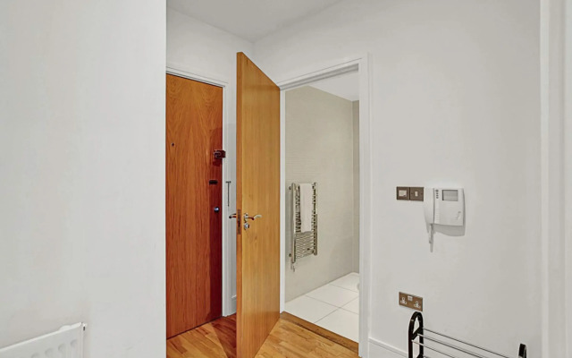 Urban Retreat: Stylish 1-bed Bliss