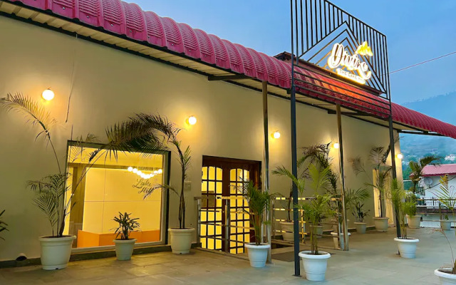 Divine By The Lake Hill