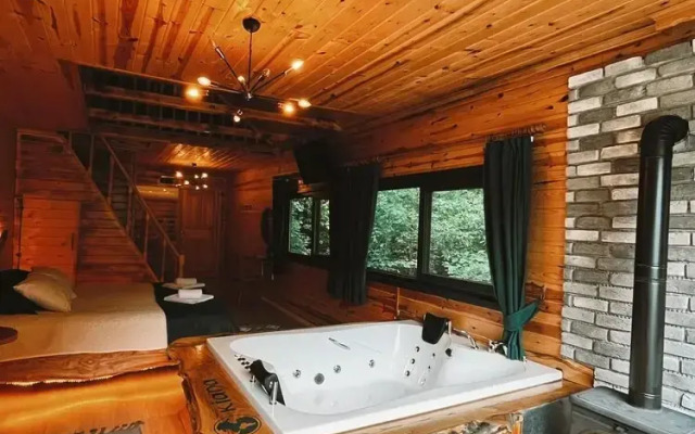 Kiana Bungalov