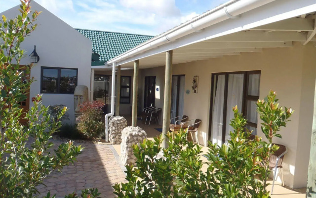 The Wacky Bush Lodge