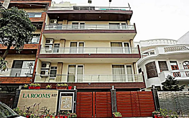 LA Rooms