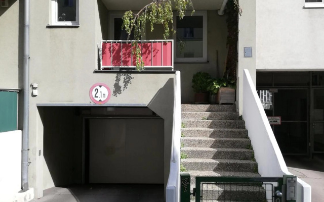 Room in maisonette with garden, parking place