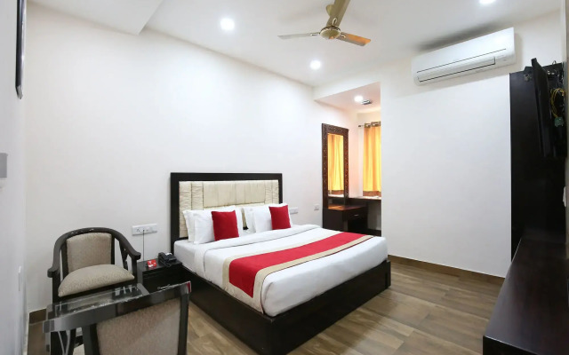 OYO 10027 Hotel Red Petal