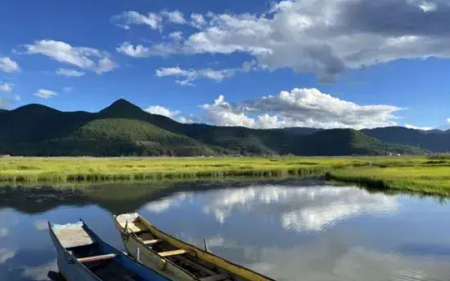 Lugu Lake · Clouds Lakeside Luxury Vacation Homestay